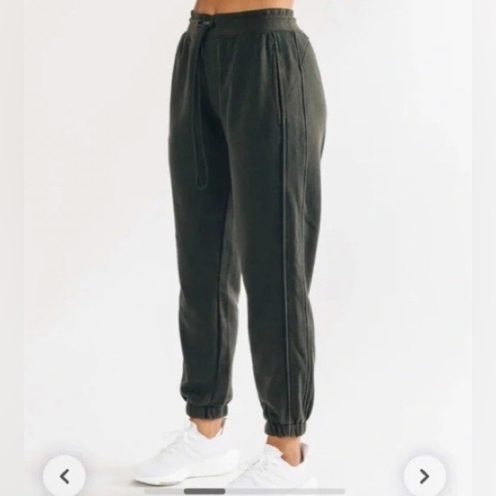 Alphalete Essential Oversized Jogger - Black Wash